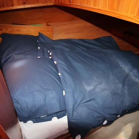 Boat And Breakfast *