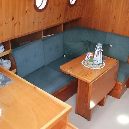 Boat And Breakfast Botel Strijensas