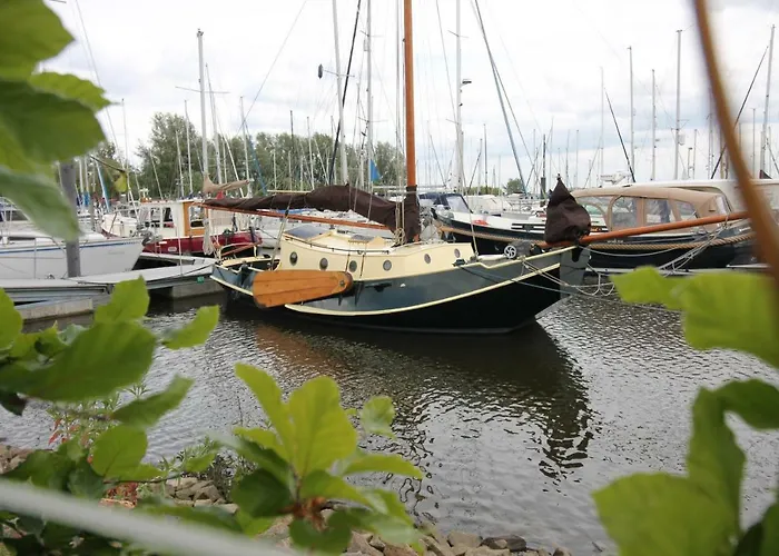 보트호텔 Boat And Breakfast *