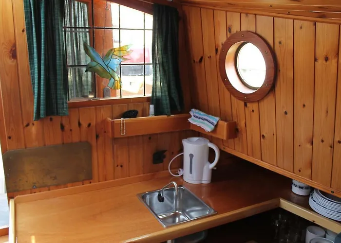 보트호텔 Boat And Breakfast *